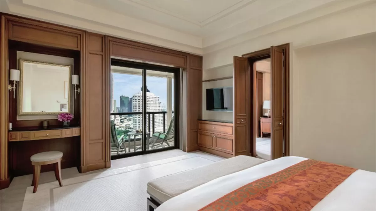 River Pool Suite